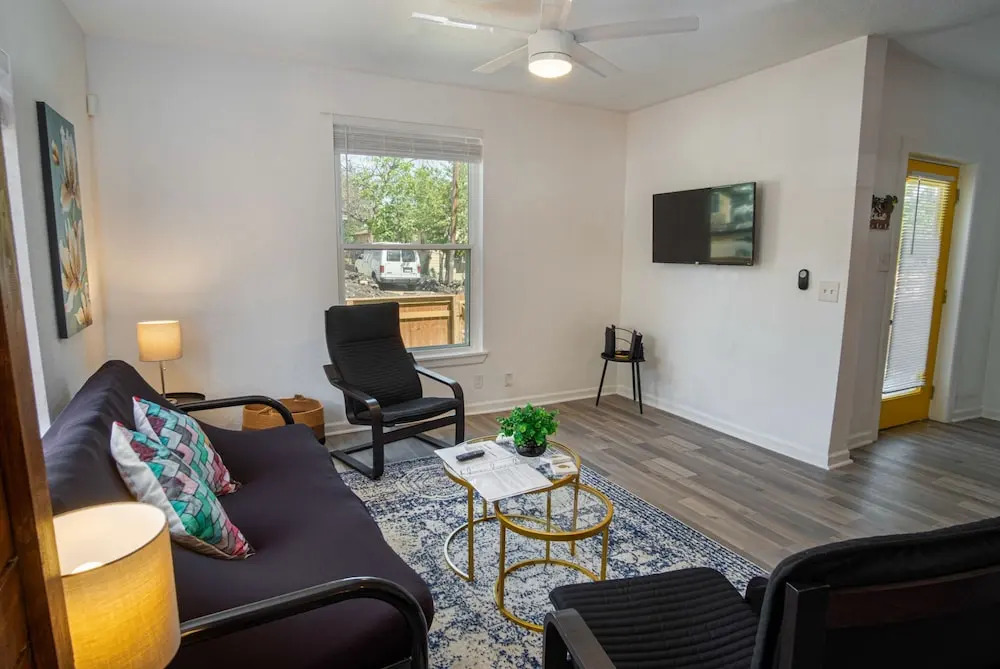 Charming 4BR2BA Only 5 mins Downtown Riverwalk