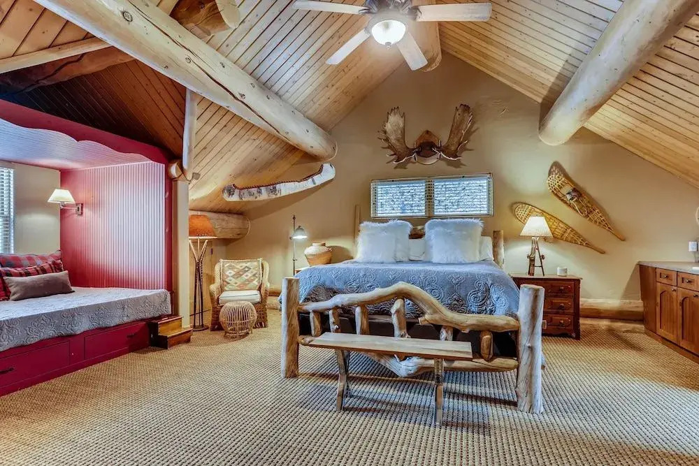 Twin Eagles Lodge