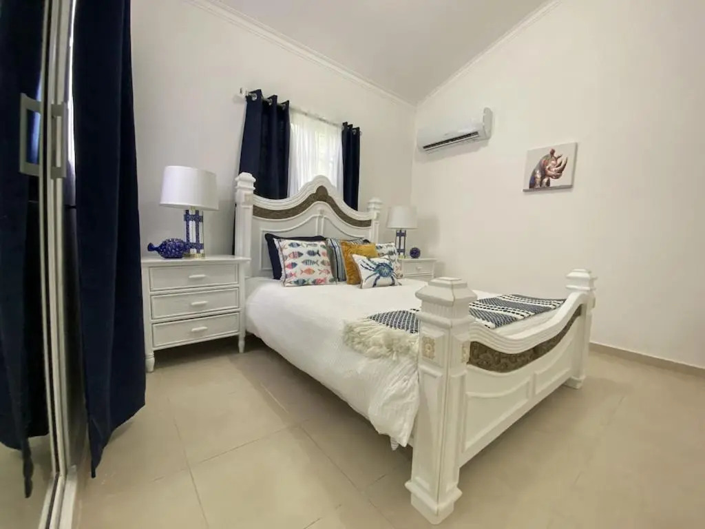 LUXURY NEW 2BDR 2BATH APT 10 Min DRIVING FROM THE AIRPORT AND BEACHES