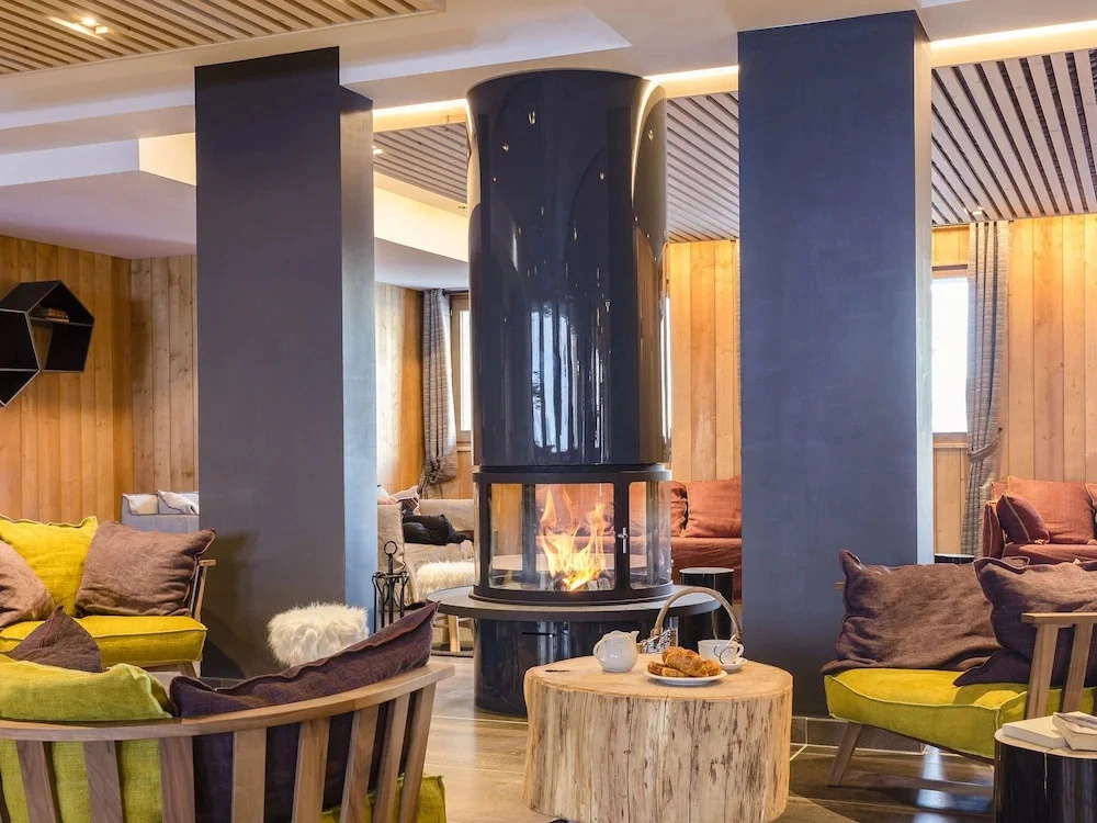 Alpine Stay w/ Spa + Views