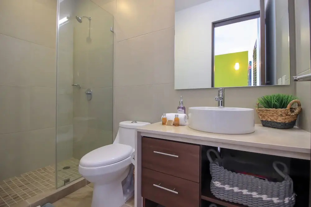 Beautiful Condo with Screened Terrace by the Pool