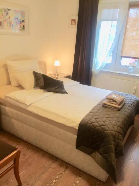 Ingrids Ferienwohnung mit Balkon in Thiede nähe See