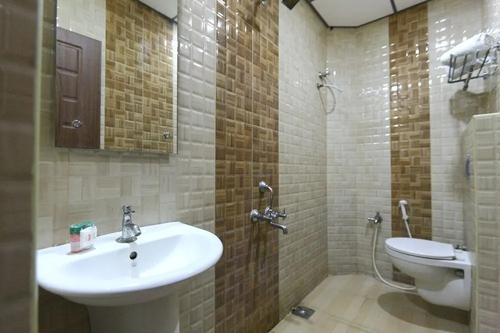 OYO Flagship 1246 Raaj Residency