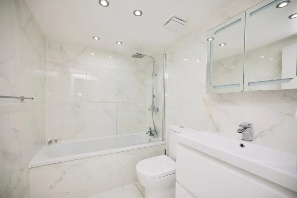 The Fichley Hideaway - Glamorous 2bdr Flat With Patio