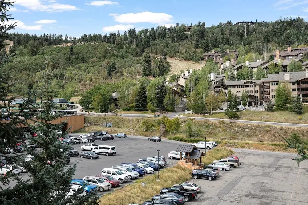 Powder Run at Deer Valley Resort - Four Bedroom Condo with Hot Tub #A32 4 Condo