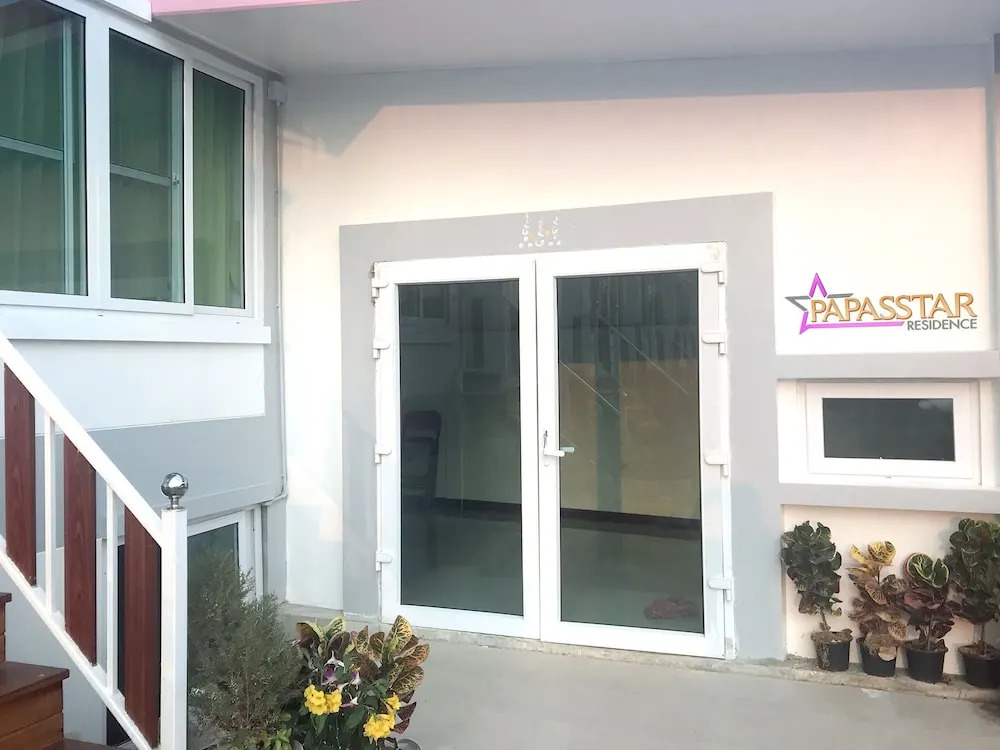 Papasstar Residence