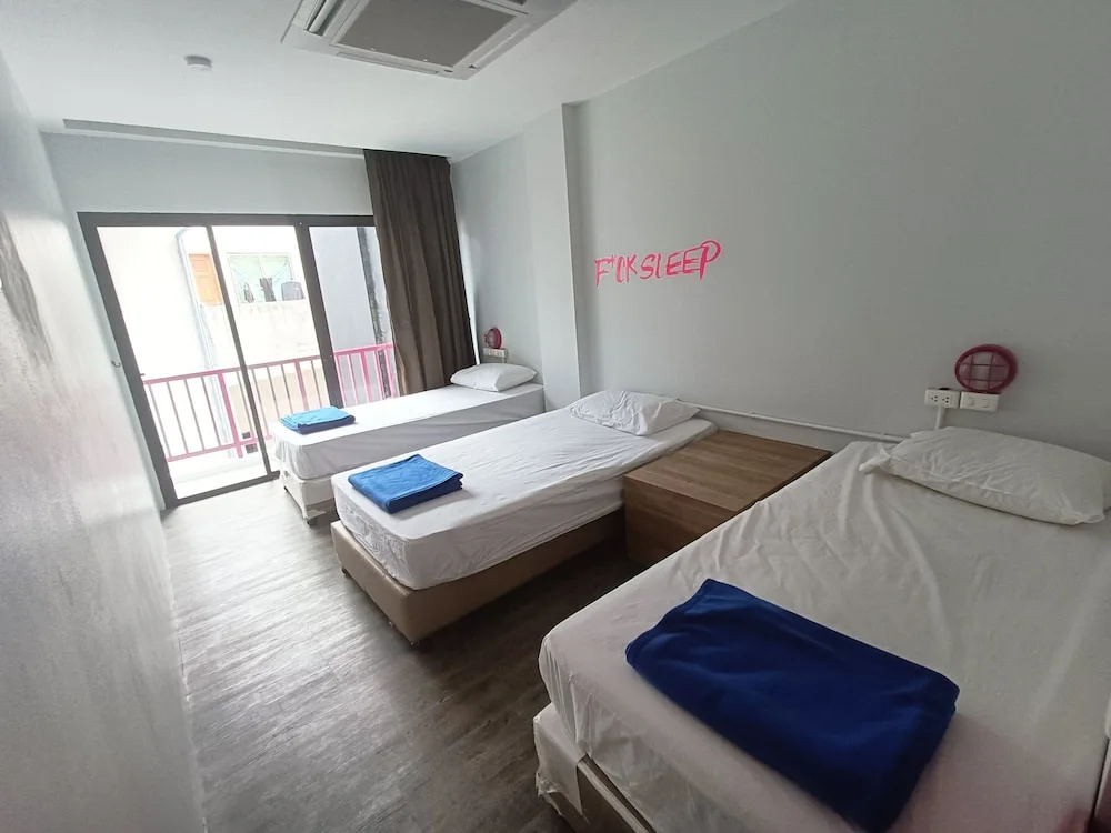 Slumber Surf Phuket Kata