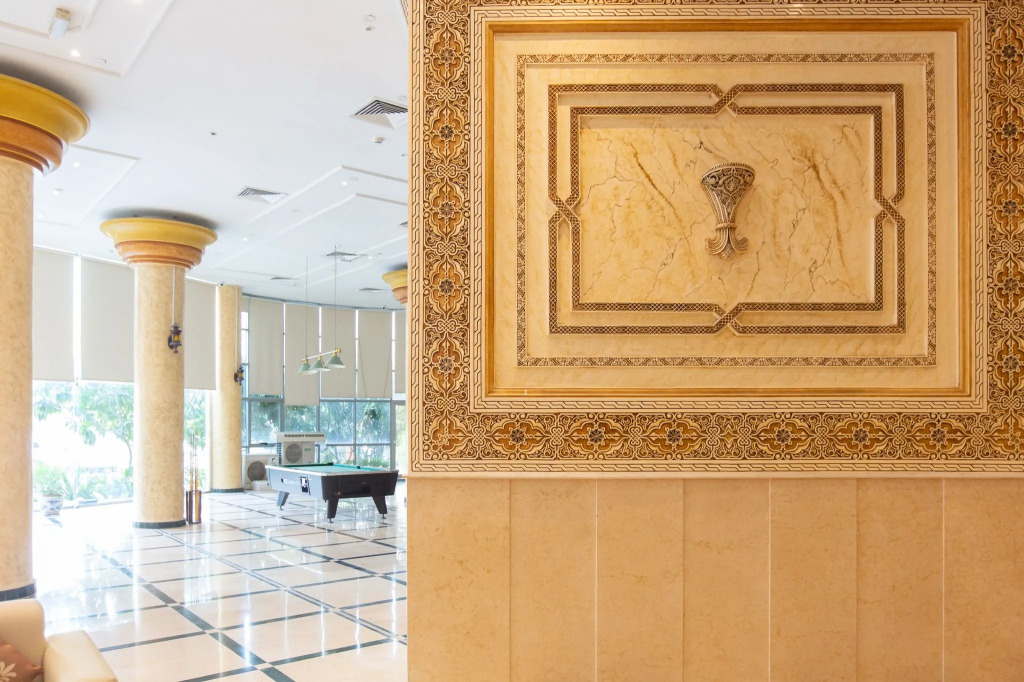 Crown Palace Hotel