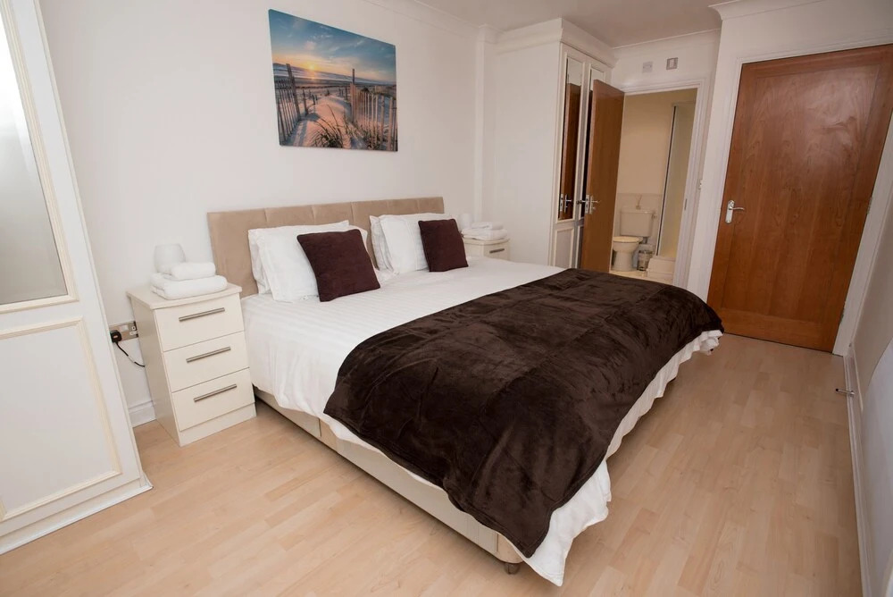 Celador Apartments - Riverside House Serviced Apartments