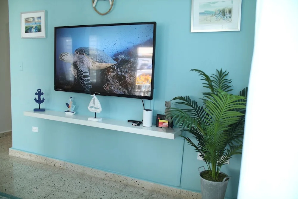 Tropical Breeze Escapes Couples Studio