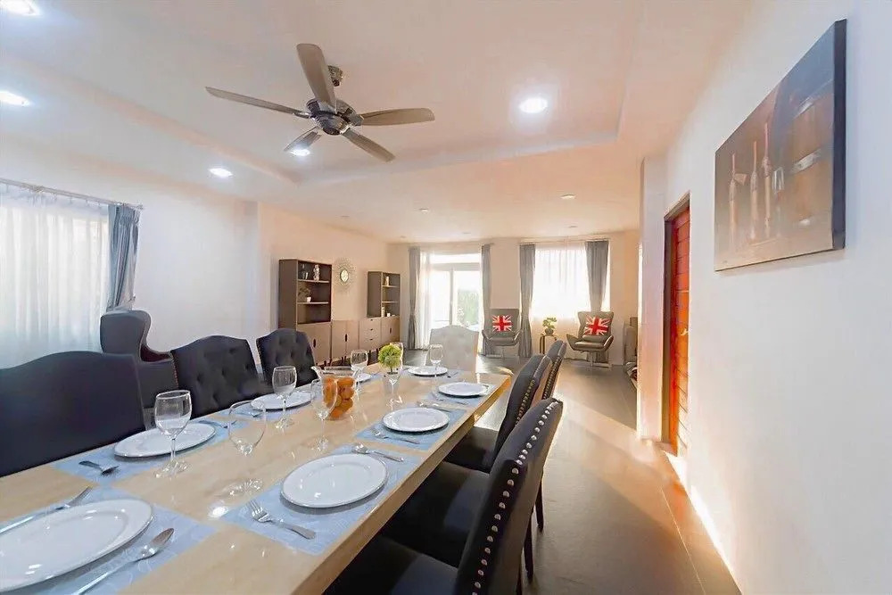 Exquisite Pool Villa J - Pattaya Pool Villa