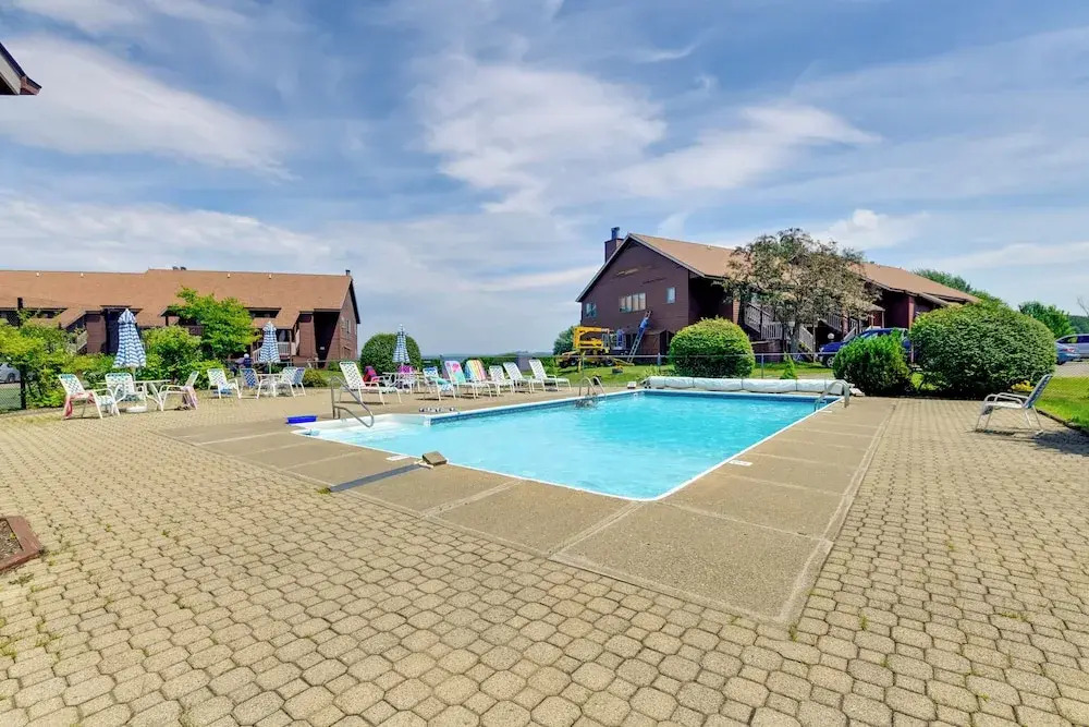 Community Boat Dock: Lake Memphremagog Condo!