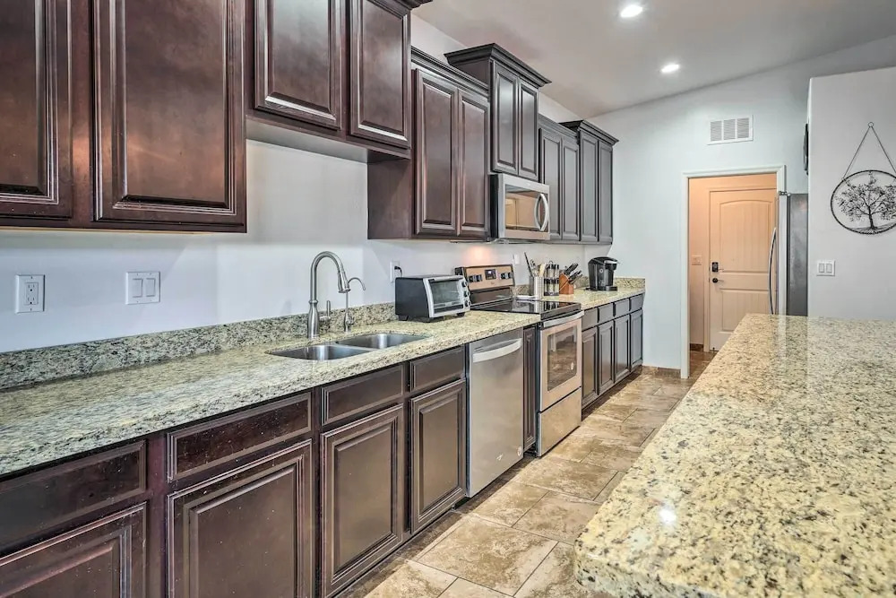 5 Mi to Lake Havasu: Chic Home w/ Fire Pit