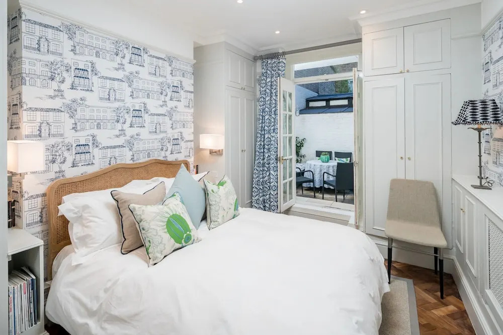 JOIVY Charming 1BR flat w Patio in the Heart of Pimlico
