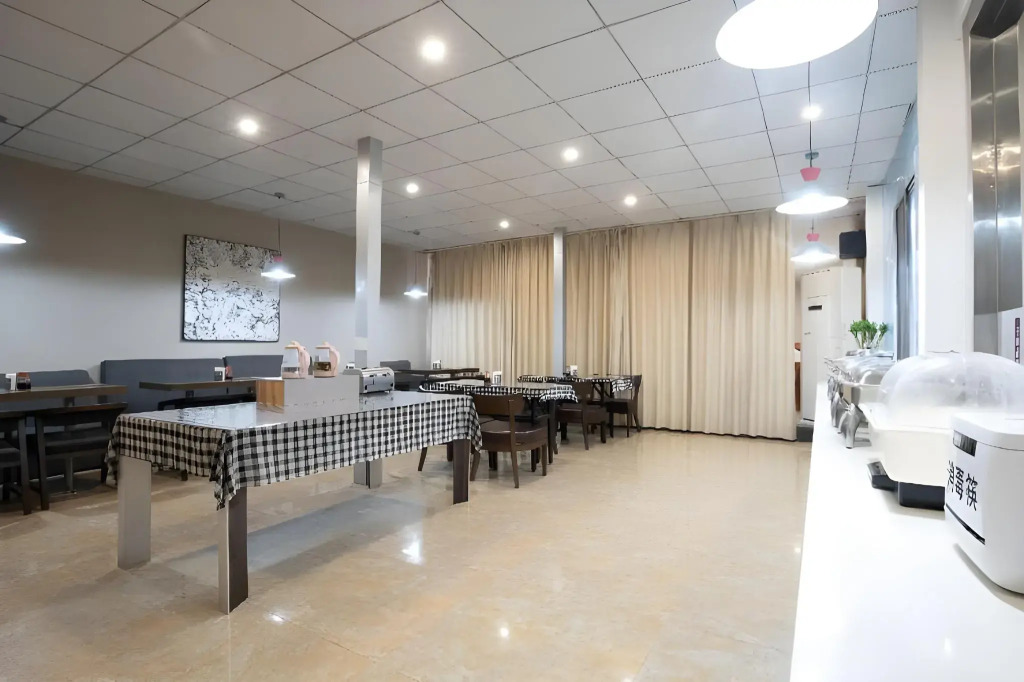 Atour Hotel Jinhua Bayi South Street Subway Station