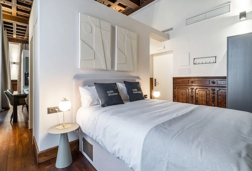 Limehome Vitoria Palacio de los Álava-Velasco