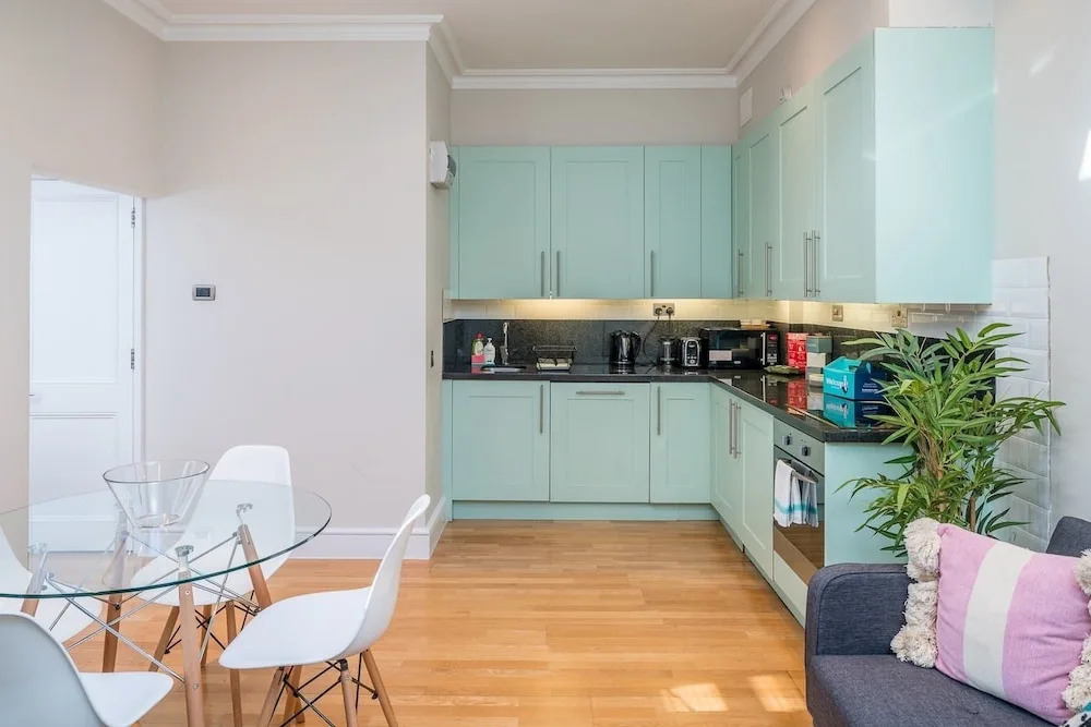 Upper Berkeley Street Flats