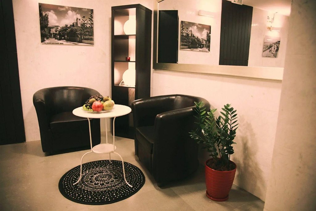 Lenis Hotel