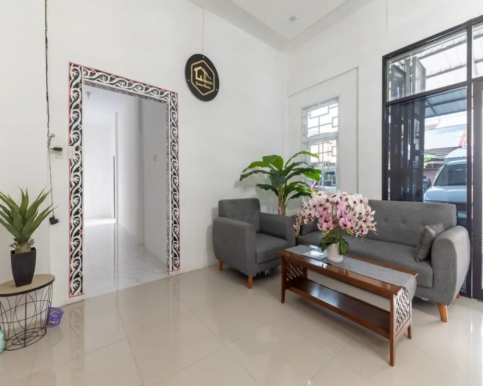 RedDoorz near Stasiun Pematangsiantar