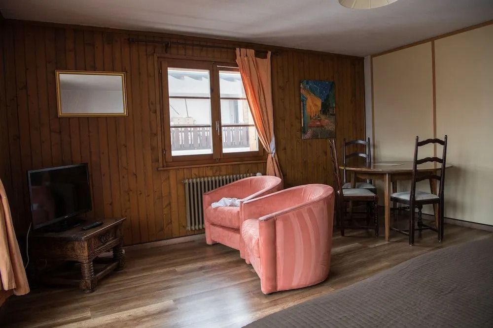 Shed HOTEL