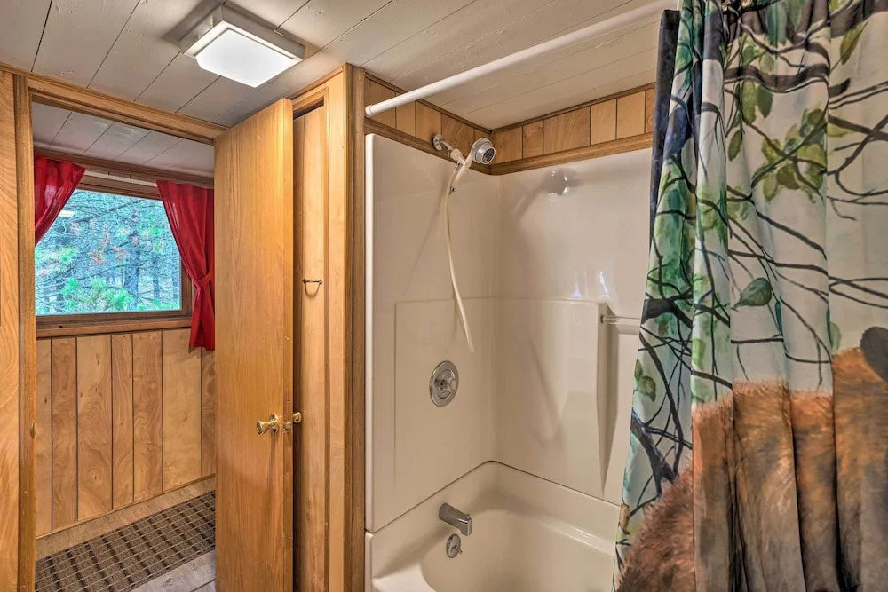 2 Cozy Island Park Cabins w/ Near the Lake!