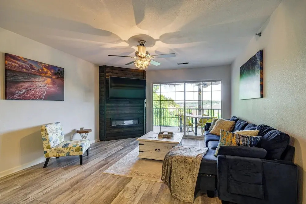 Balcony w/ Marina Views: Lake Ozark Hideaway!
