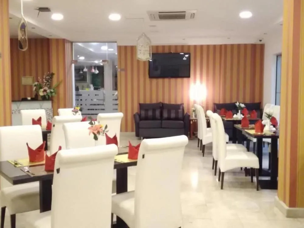 OYO 136 Pioneer Hotel Apartments