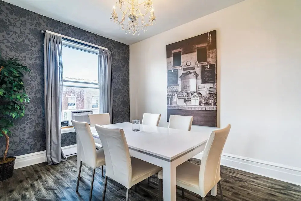 Chez Mont Royal Apartments
