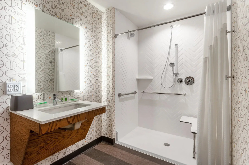 Holiday Inn & Suites Cedar Falls-Waterloo Event Ctr by IHG