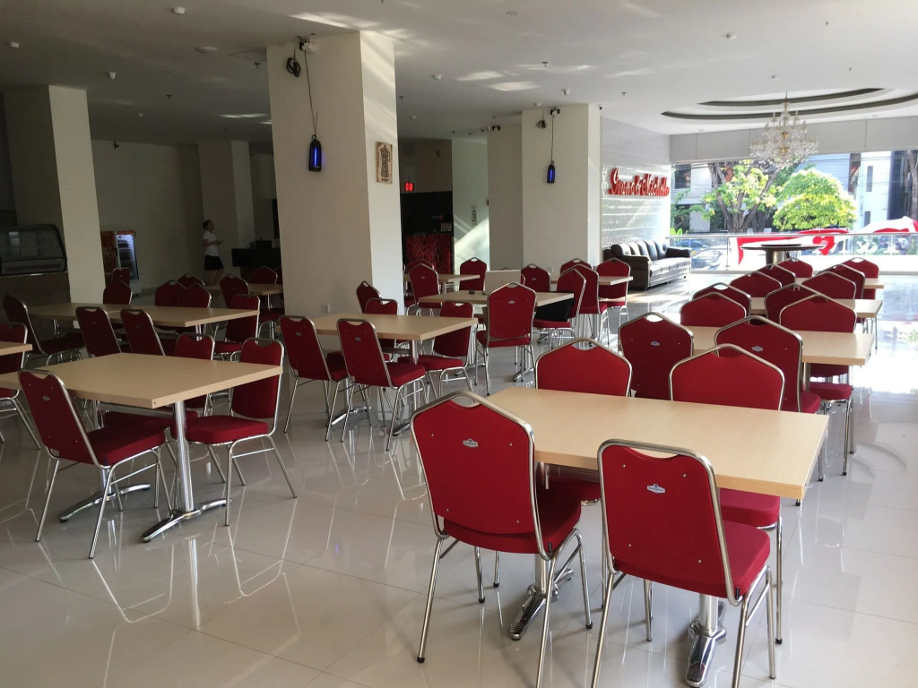 I&M Hotel Billiard