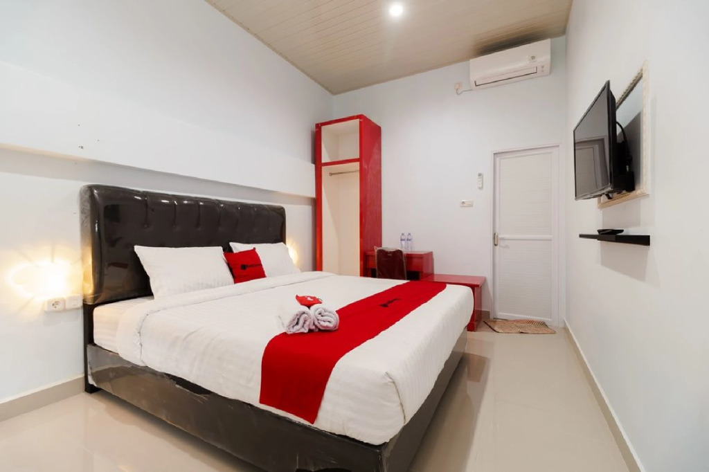 RedDoorz Plus near Palembang Icon Mall 2