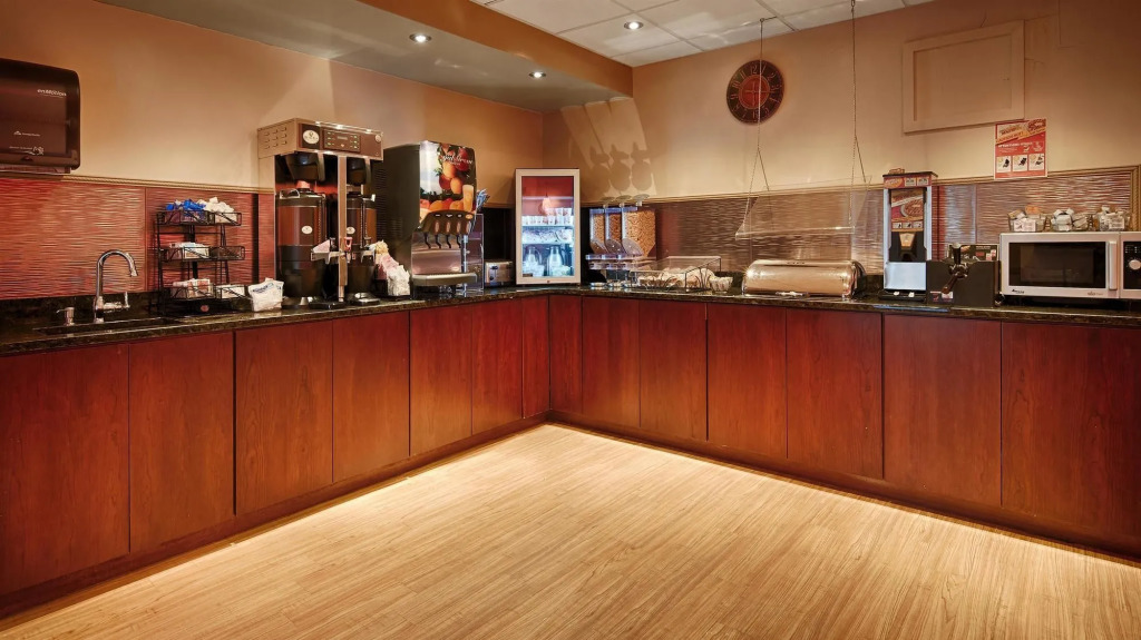 Best Western Plus Coastline Inn