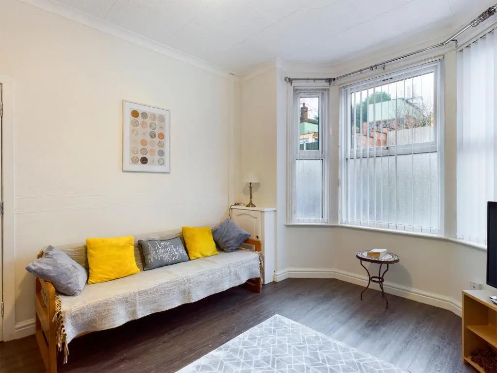 Cheerful 3 bedroom home with free parking and WIFI