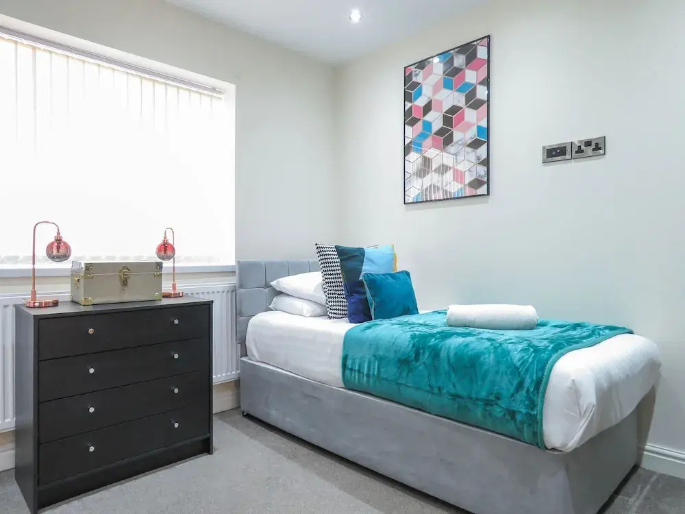 Tudors eSuites Birmingham Townhouse Private Garden Free Parking