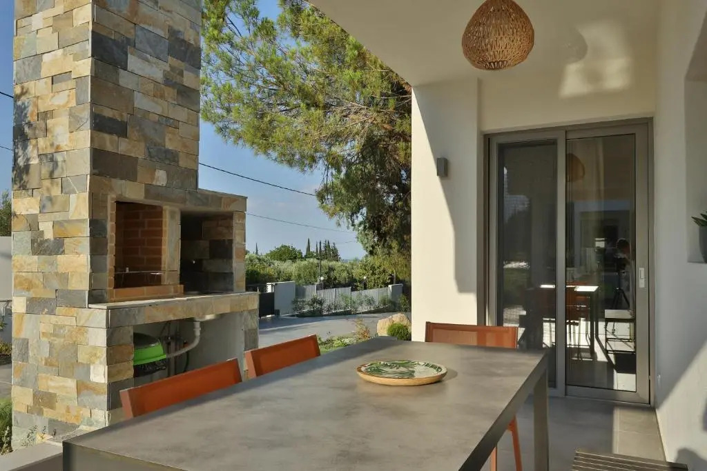 4 Roses Pool Villas