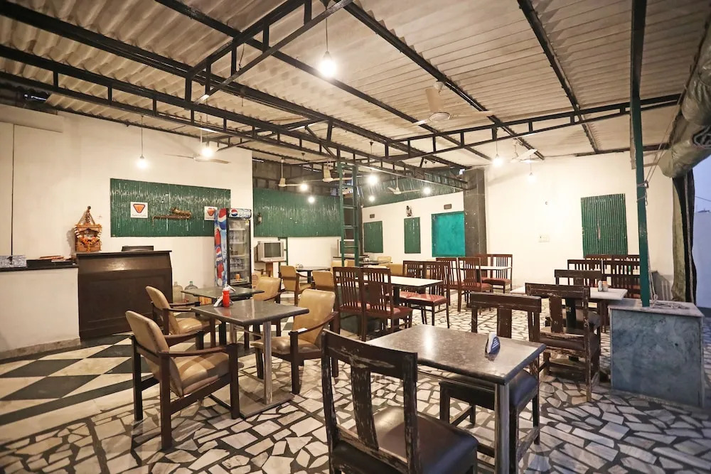 OYO 10750 Hotel Vivek