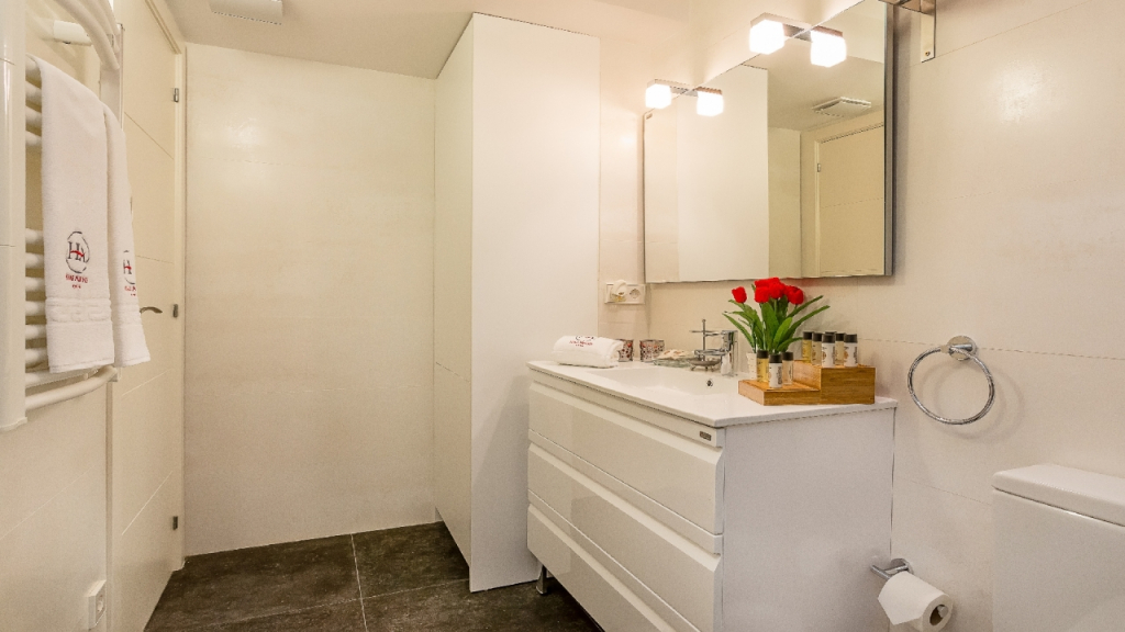 UD Apartments - Vintage Suite 1 (2BR) - MID TERM RENTALS