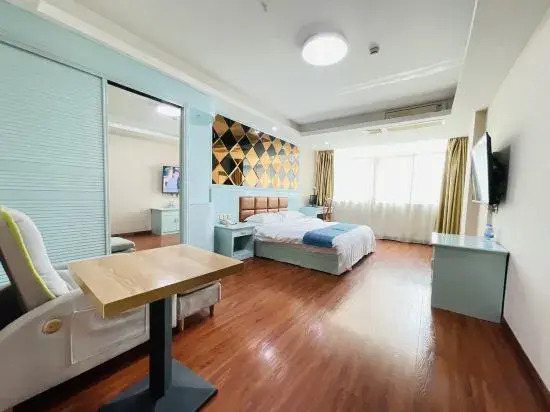 Crown Hotel (Sanling Plaza Food Street Branch, Xianyou Bus Station, Putian)
