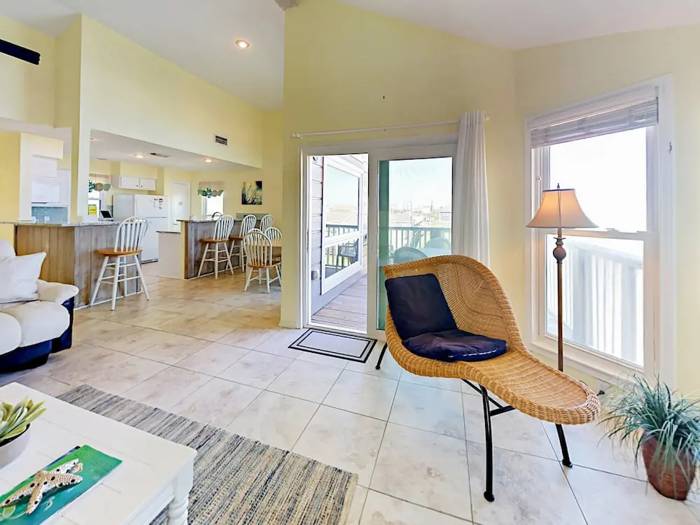 17601 San Luis Pass Road Home - 3 Br townhouse by RedAwning
