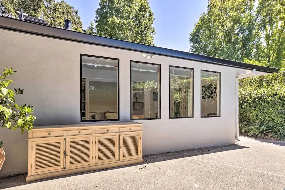 Menlo Park HQ Near Stanford & Intl Soccer Matches