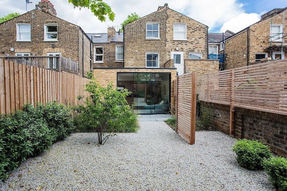 Stunning 2 Bedroom Apartment With Patio