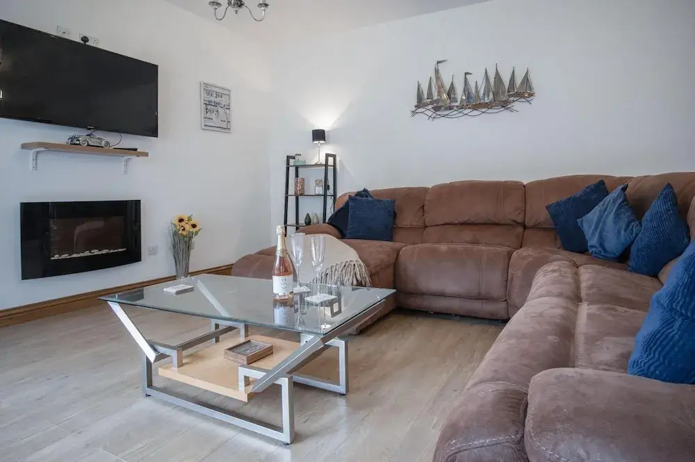 Fletcher Coach House - 3 Bedroom Cottage - Pendine