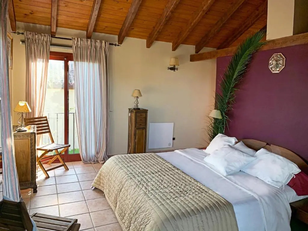 VILLA NABRISA MARBELLA, 5 BEDROOM, PRIVATE POOL, GARDEN, BBQ