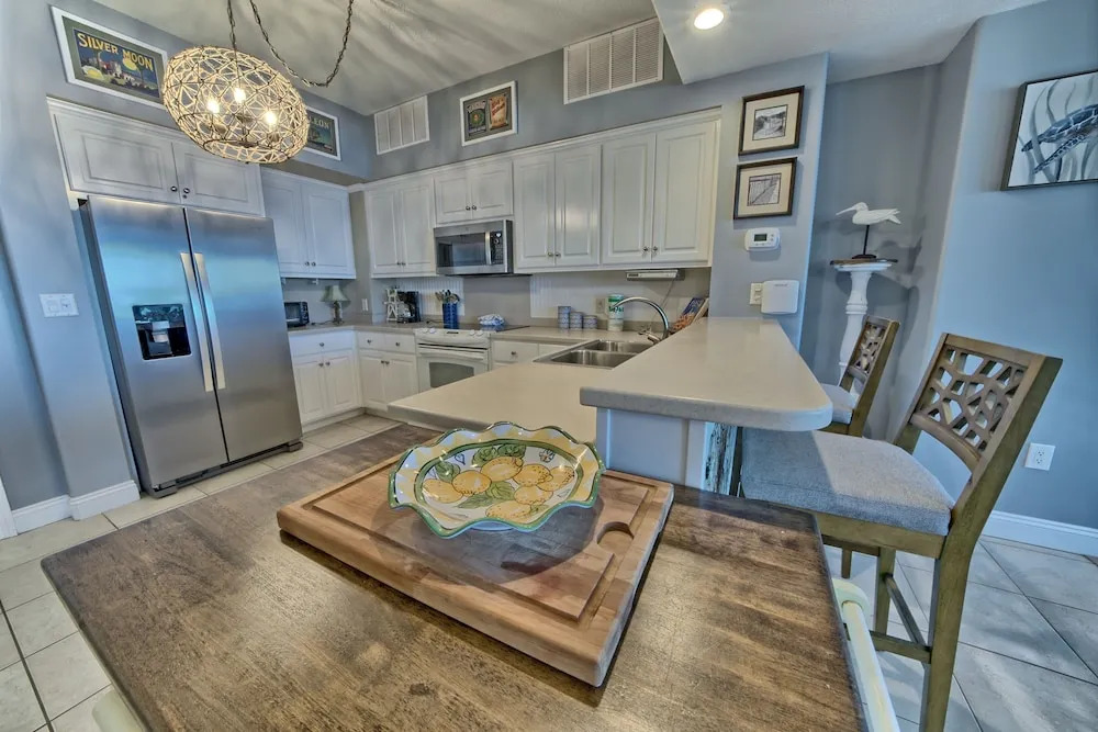 Cozy Oceanfront Condo with Beachside Pool - Unit 1602 by RedAwning