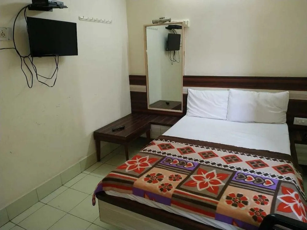 Iroomz Sri Balaji Residency