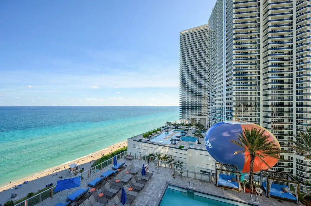 Zen 2-Bedroom Ocean View at Lyfe Resort