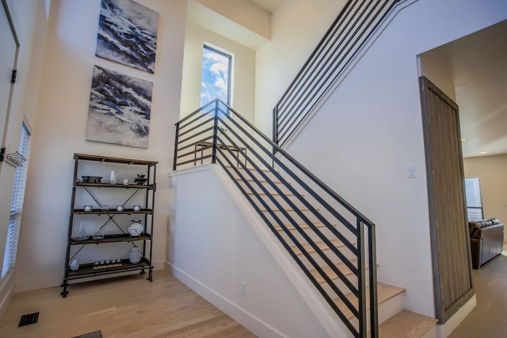 6bd3.5ba?downtown Modern Luxury W/hot Tub?