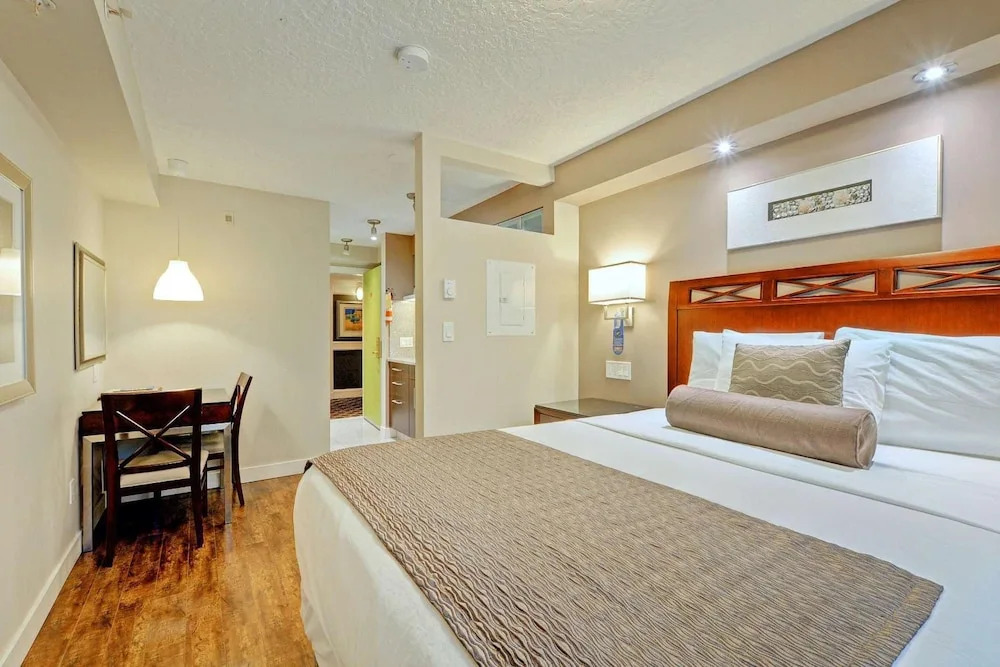 Red Lion Inn and Suites Victoria