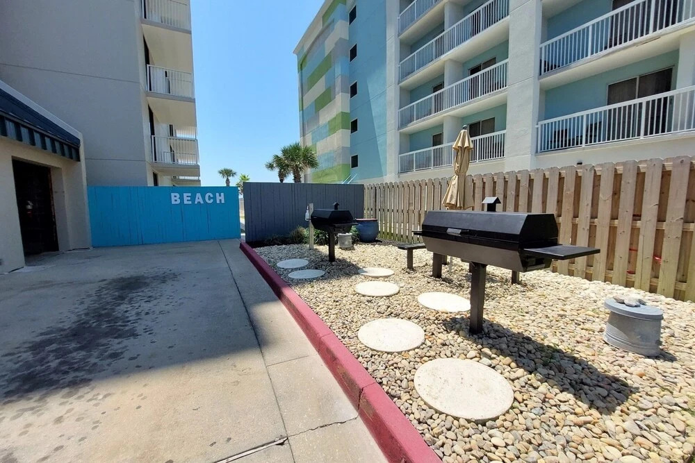 Shoalwater 1102 3 Bedroom Condo by RedAwning
