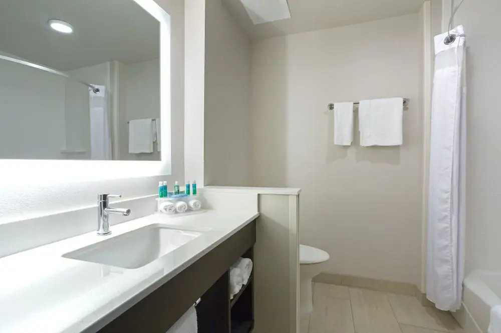 Holiday Inn Express & Suites Lincoln